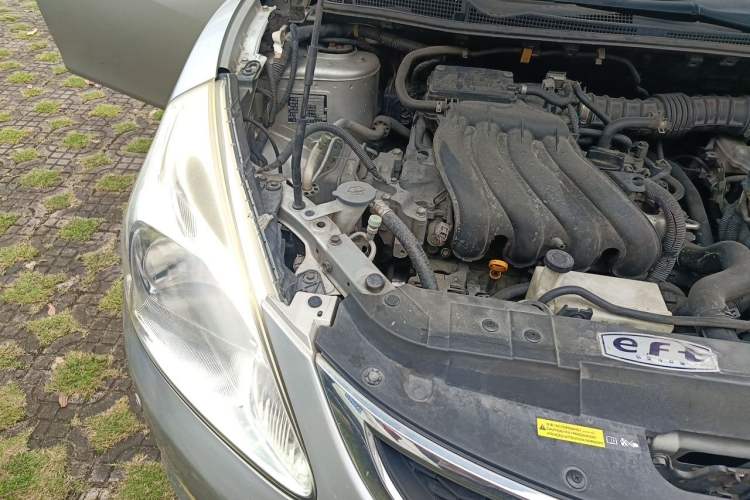 Used Nissan Tiida 2011 1.6L CVT Comfort Model Engine Bay Right