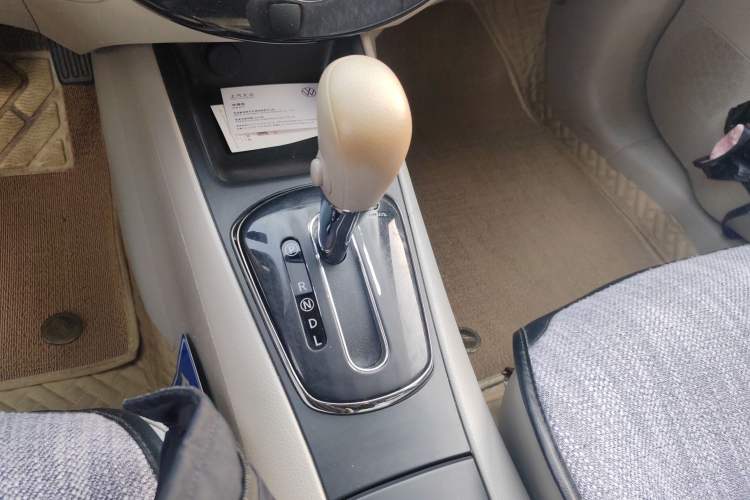 Used Nissan Tiida 2011 1.6L CVT Smart Version Gear Lever