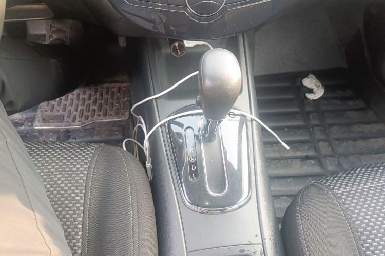 Used Nissan Tiida 2011 1.6L CVT Smart Version Gear Lever