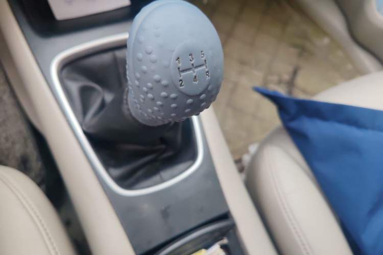 Used Nissan Tiida 2011 1.6L Manual Smart Version Gear Lever