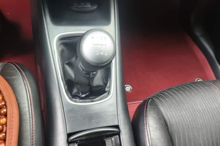 Used Nissan Tiida 2011 1.6T Manual Xuan Dong Edition Gear Lever