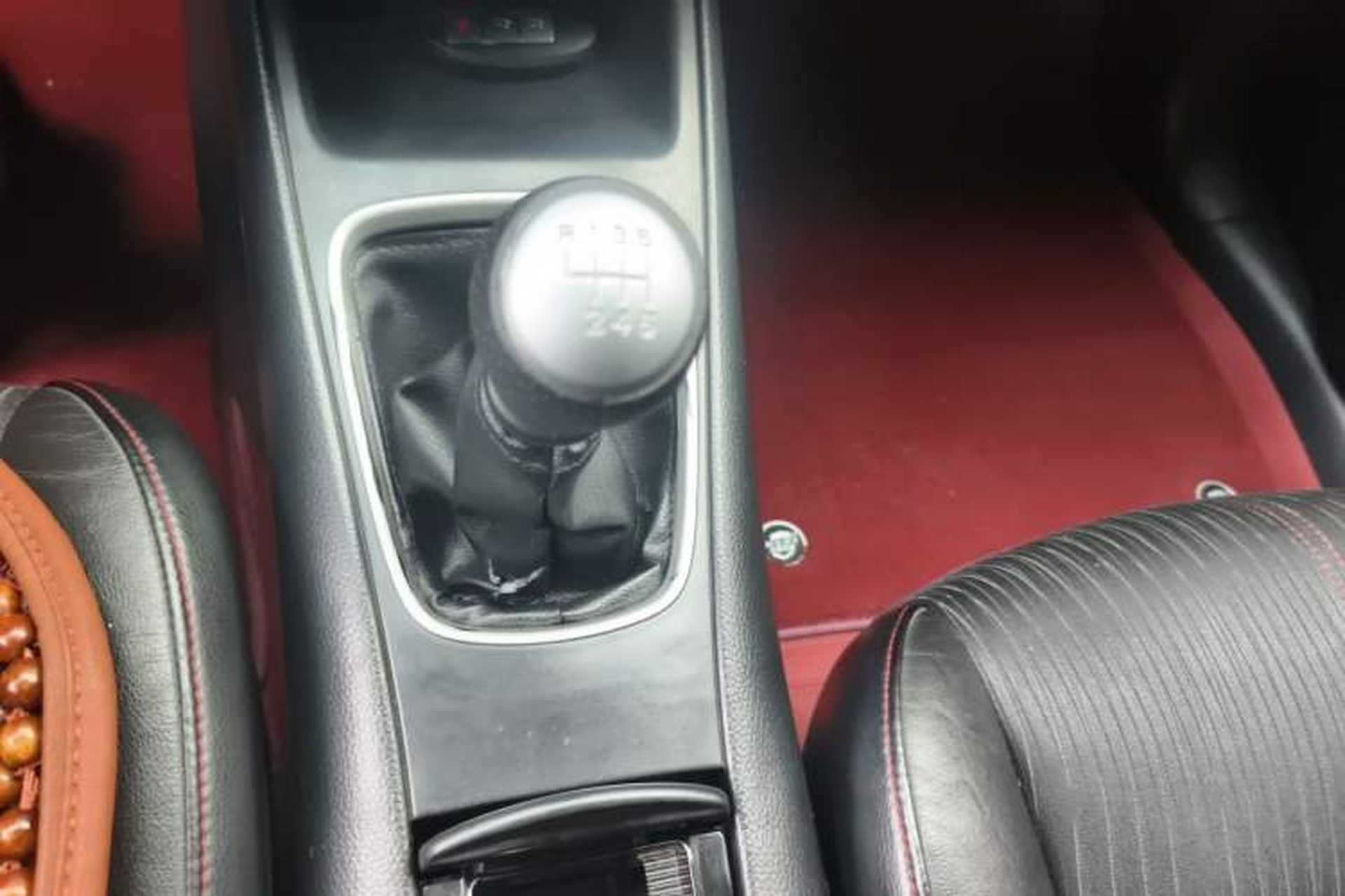 Used Nissan Tiida 2011 1.6T Manual Xuan Dong Edition Gear Lever