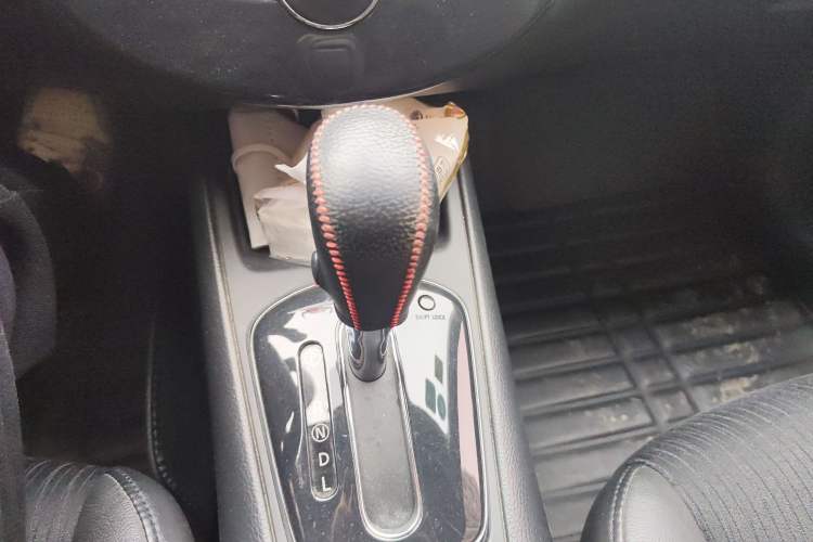 Used Nissan Tiida 2011 1.6L CVT Smart Version Gear Lever