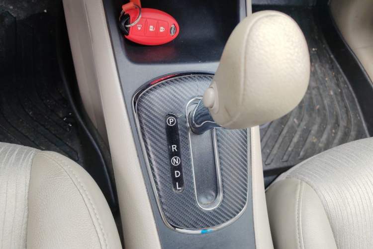 Used Nissan Tiida 2011 1.6L CVT Smart Version Gear Lever