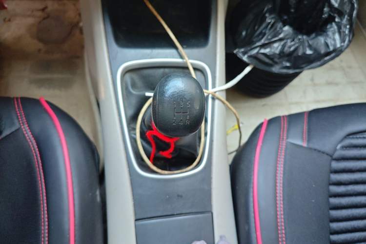 Used Nissan Tiida 2011 1.6L Manual Comfort Edition Gear Lever