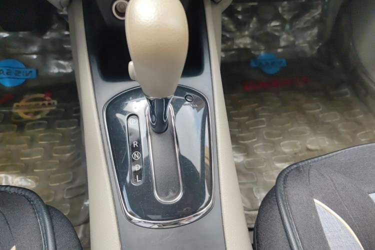 Used Nissan Tiida 2011 1.6L CVT Smart Version Gear Lever