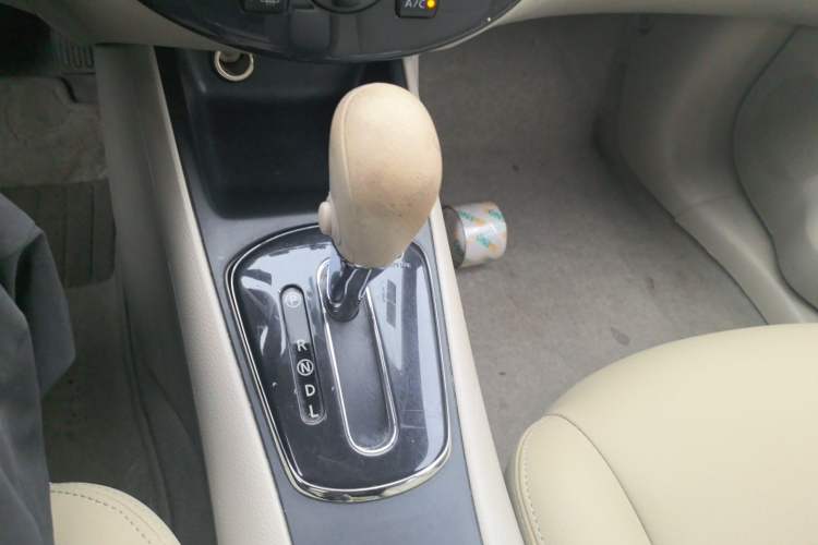 Used Nissan Tiida 2011 1.6L CVT Smart Version Gear Lever