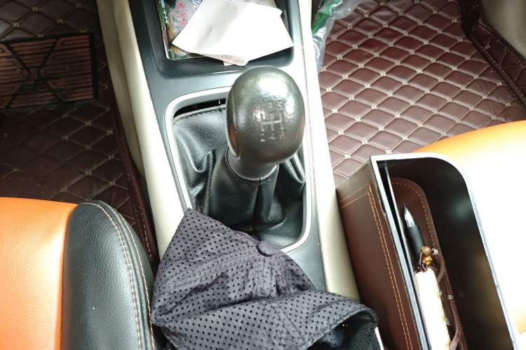 Used Nissan Tiida 2011 1.6L Manual Comfort Edition Gear Lever