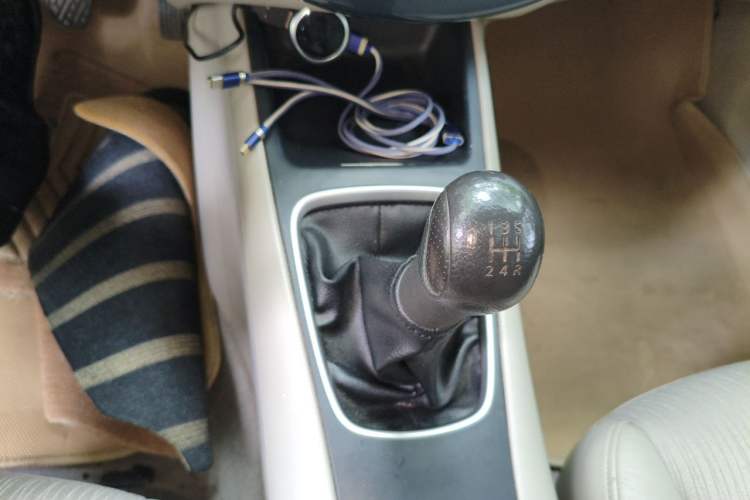 Used Nissan Tiida 2011 1.6L Manual Smart Version Gear Lever
