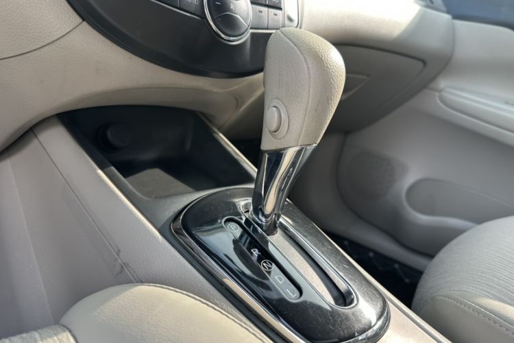 Used Nissan Tiida 2011 1.6L CVT Smart Version Gear Lever