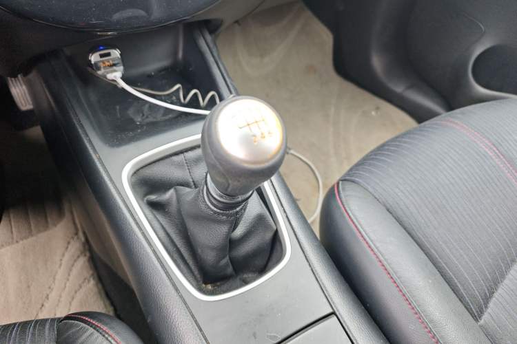 Used Nissan Tiida 2011 1.6T Manual Xuan Dong Edition Gear Lever