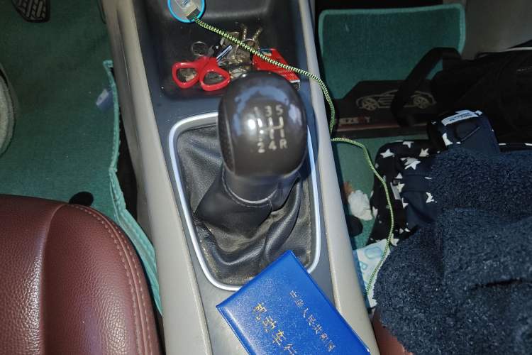 Used Nissan Tiida 2011 1.6L Manual Comfort Edition Gear Lever