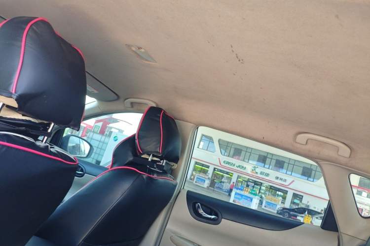 Used Nissan Tiida 2011 1.6L Manual Comfort Edition Headliner