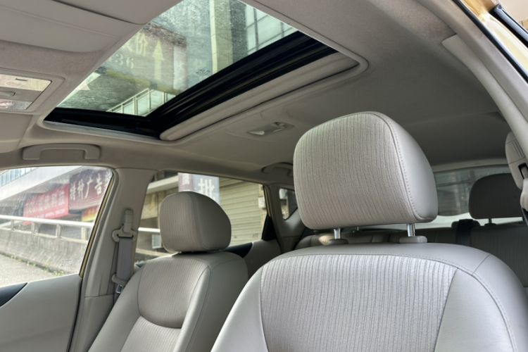 Used Nissan Tiida 2011 1.6L CVT Smart Version Headliner