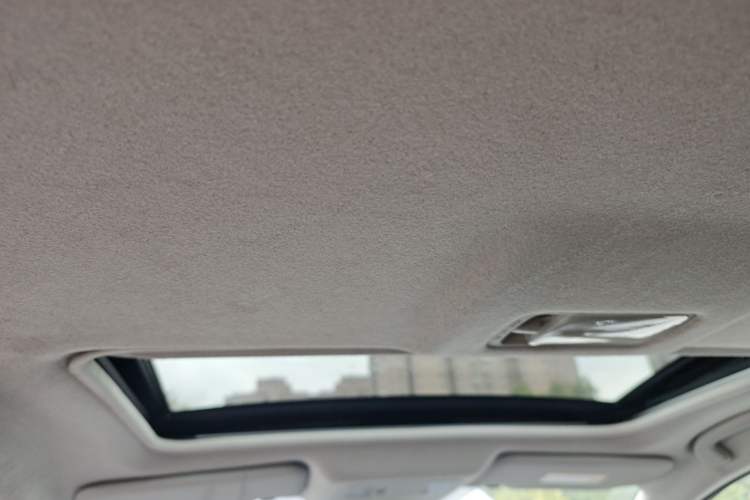 Used Nissan Tiida 2011 1.6T Manual Xuan Dong Edition Headliner