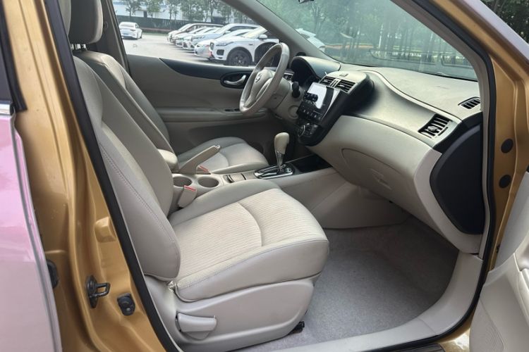 Used Nissan Tiida 2011 1.6L CVT Smart Version Interior 3