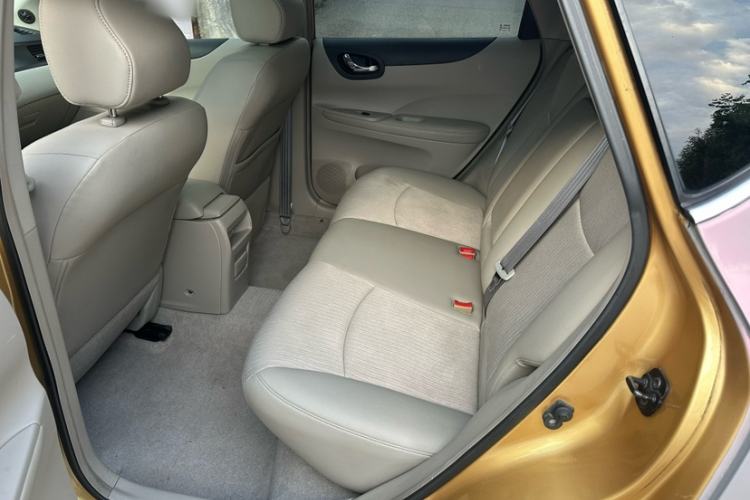 Used Nissan Tiida 2011 1.6L CVT Smart Version Interior 4