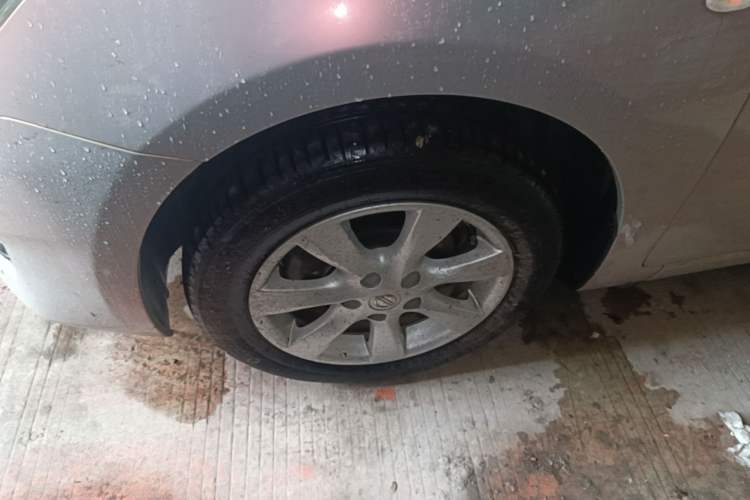 Used Nissan Tiida 2011 1.6L CVT Smart Version Left Front Wheel Hub