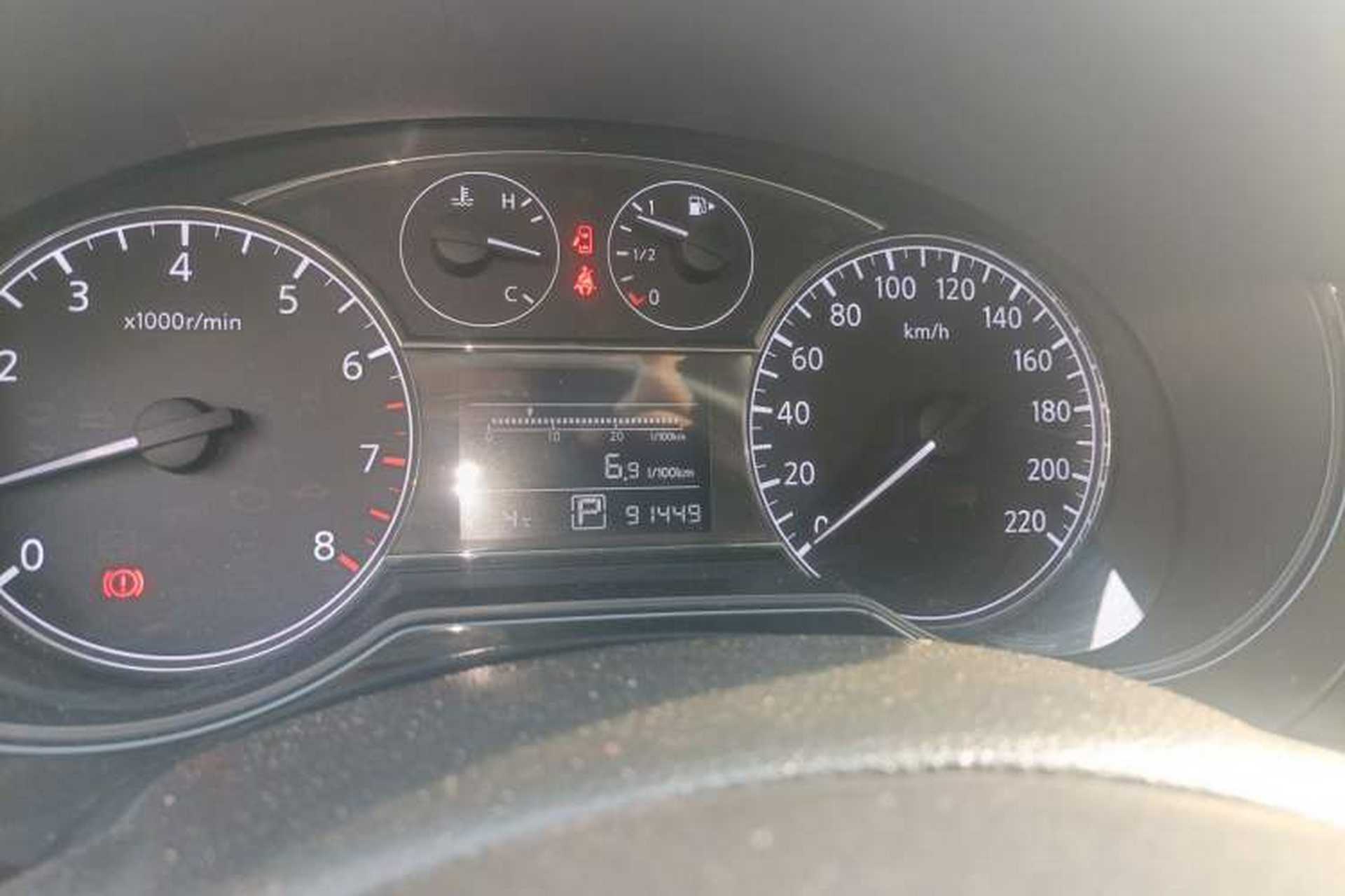 Used Nissan Tiida 2011 1.6L CVT Smart Version Odometer Close Up