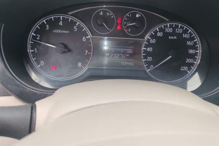 Used Nissan Tiida 2011 1.6L Manual Smart Version Odometer Close Up