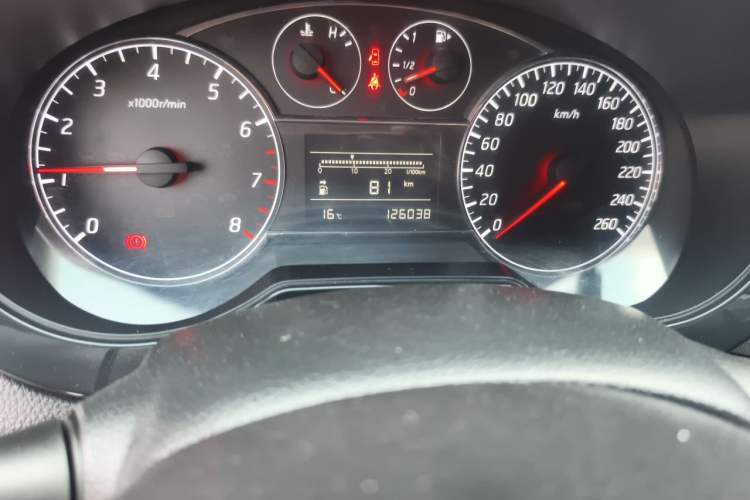 Used Nissan Tiida 2011 1.6T Manual Xuan Dong Edition Odometer Close Up