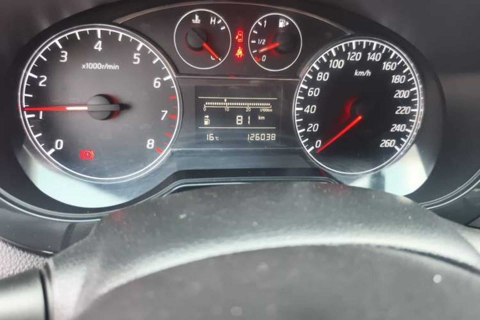 Used Nissan Tiida 2011 1.6T Manual Xuan Dong Edition Odometer Close Up
