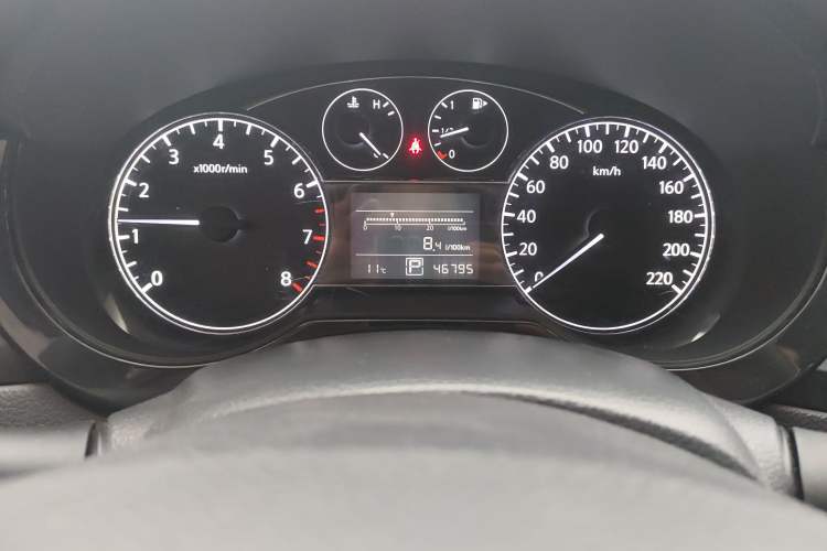 Used Nissan Tiida 2011 1.6L CVT Smart Version Odometer Close Up