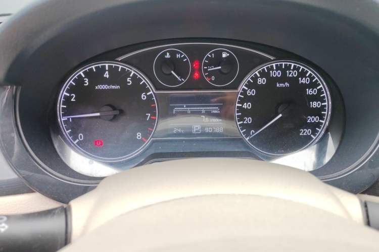 Used Nissan Tiida 2011 1.6L CVT Smart Version Odometer Close Up