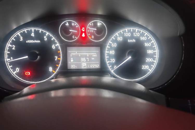 Used Nissan Tiida 2011 1.6L CVT Smart Version Odometer Close Up