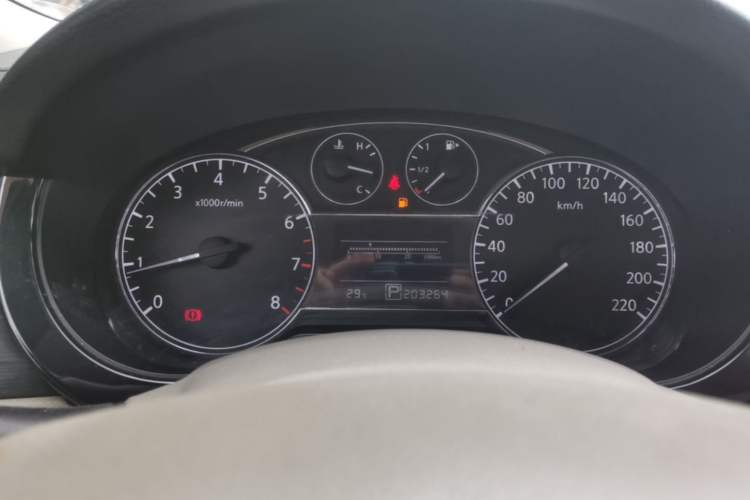 Used Nissan Tiida 2011 1.6L CVT Smart Version Odometer Close Up
