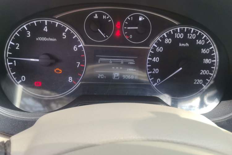 Used Nissan Tiida 2011 1.6L CVT Smart Version Odometer Close Up