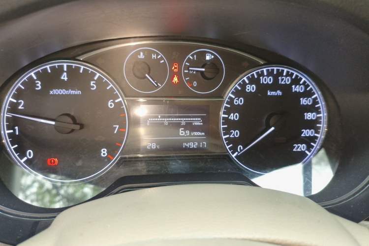 Used Nissan Tiida 2011 1.6L Manual Smart Version Odometer Close Up