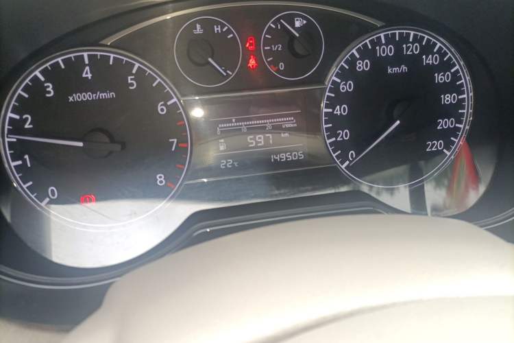 Used Nissan Tiida 2011 1.6L Manual Comfort Edition Odometer Close Up