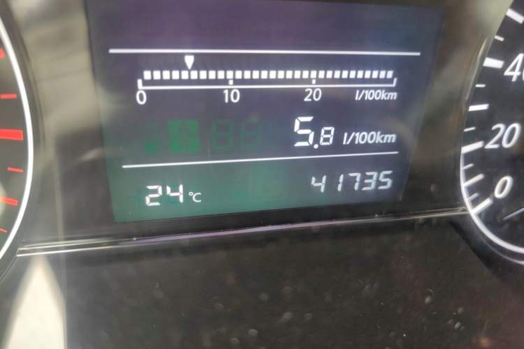 Used Nissan Tiida 2011 1.6L Manual Comfort Edition Odometer Close Up