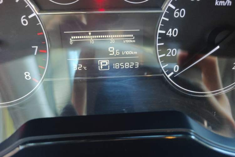 Used Nissan Tiida 2011 1.6L CVT Smart Version Odometer Close Up