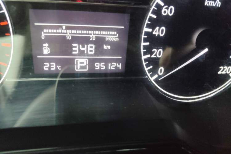 Used Nissan Tiida 2011 1.6L CVT Smart Version Odometer Close Up