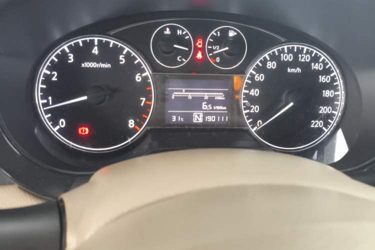 Used Nissan Tiida 2011 1.6L CVT Smart Version Odometer Close Up