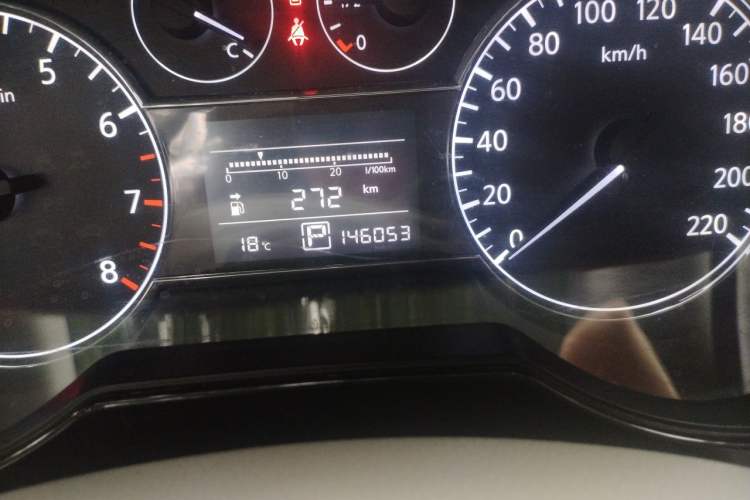 Used Nissan Tiida 2011 1.6L CVT Smart Version Odometer Close Up