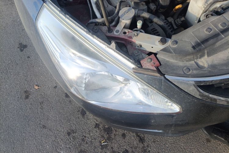 Used Nissan Tiida 2011 1.6L CVT Smart Version Right Front Headlight