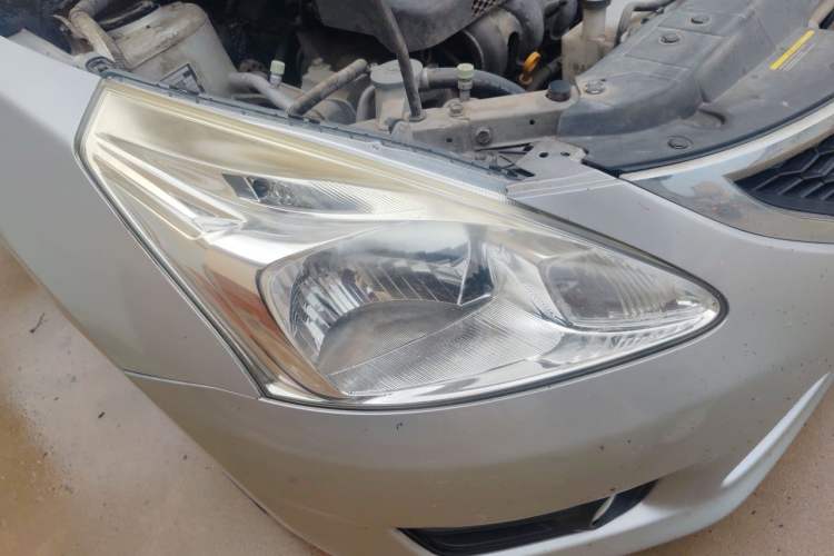 Used Nissan Tiida 2011 1.6L Manual Smart Version Right Front Headlight
