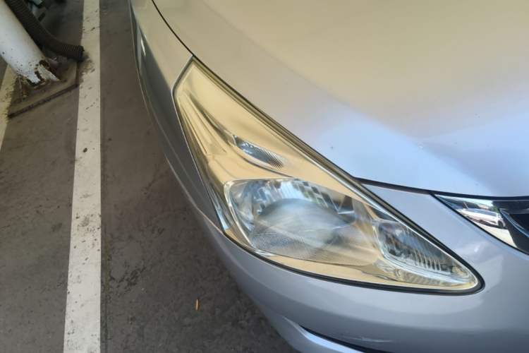 Used Nissan Tiida 2011 1.6L CVT Comfort Model Right Front Headlight