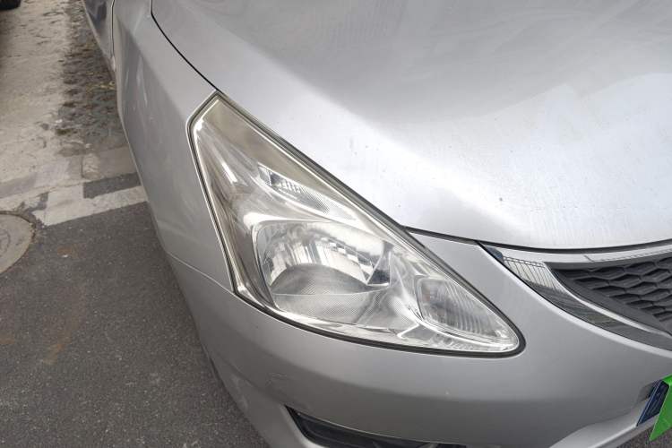 Used Nissan Tiida 2011 1.6L CVT Smart Version Right Front Headlight