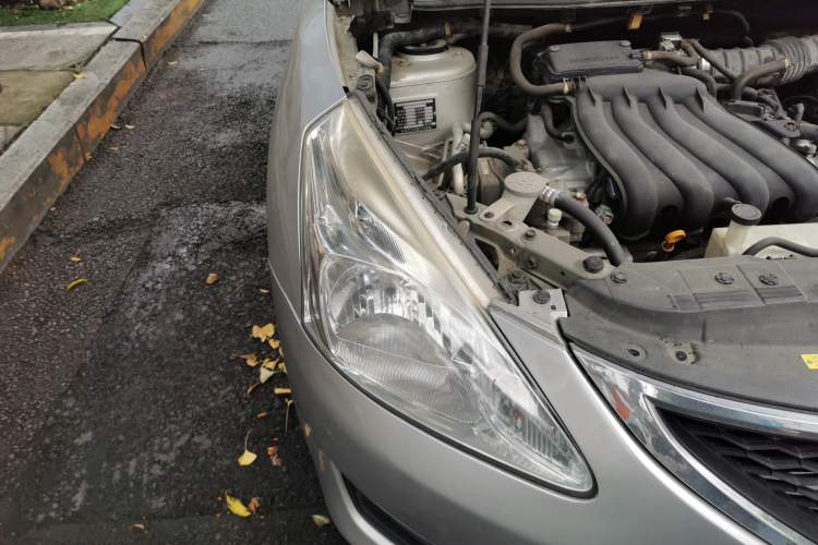 Used Nissan Tiida 2011 1.6L CVT Comfort Model Right Front Headlight