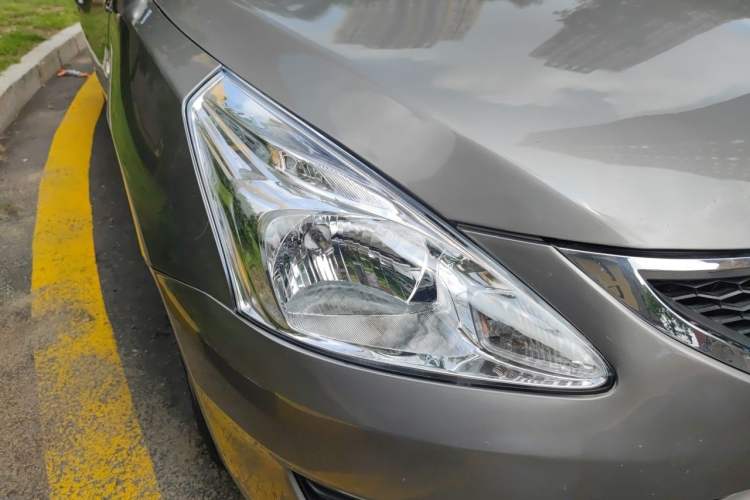 Used Nissan Tiida 2011 1.6L CVT Smart Version Right Front Headlight