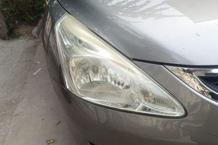 Used Nissan Tiida 2011 1.6L CVT Smart Version Right Front Headlight