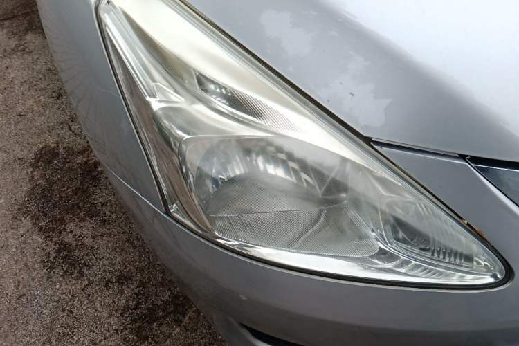 Used Nissan Tiida 2011 1.6L CVT Comfort Model Right Front Headlight