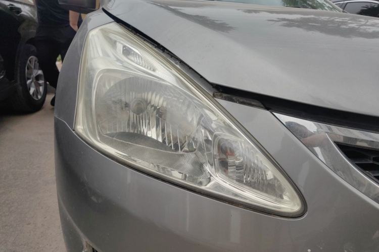 Used Nissan Tiida 2011 1.6L Manual Comfort Edition Right Front Headlight