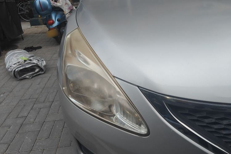 Used Nissan Tiida 2011 1.6L CVT Comfort Model Right Front Headlight