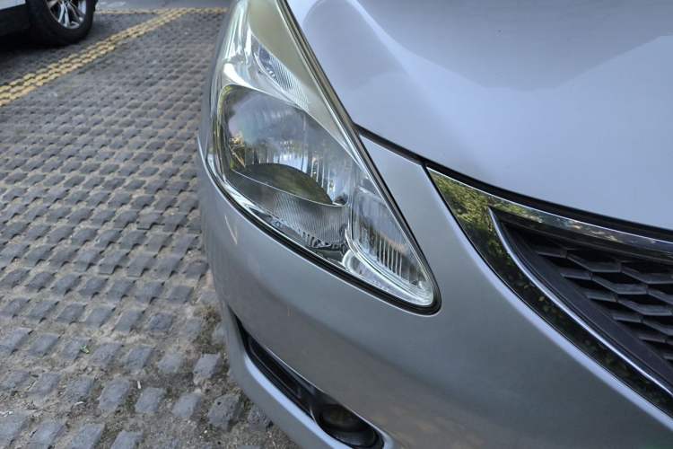 Used Nissan Tiida 2011 1.6L CVT Comfort Model Right Front Headlight