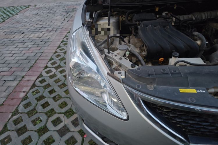 Used Nissan Tiida 2011 1.6L Manual Comfort Edition Right Front Headlight